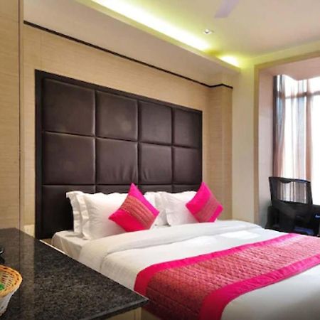 Hotel Royal Grand - Opposite Axis Bank East Patel Nagar Нью-Делі Екстер'єр фото