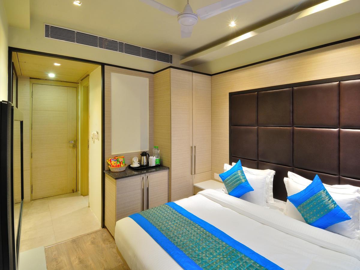 Hotel Royal Grand - Opposite Axis Bank East Patel Nagar Нью-Делі Екстер'єр фото