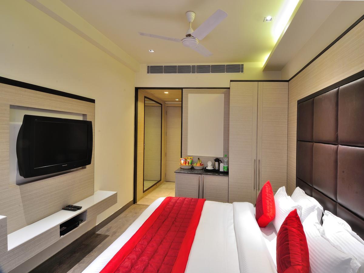 Hotel Royal Grand - Opposite Axis Bank East Patel Nagar Нью-Делі Екстер'єр фото