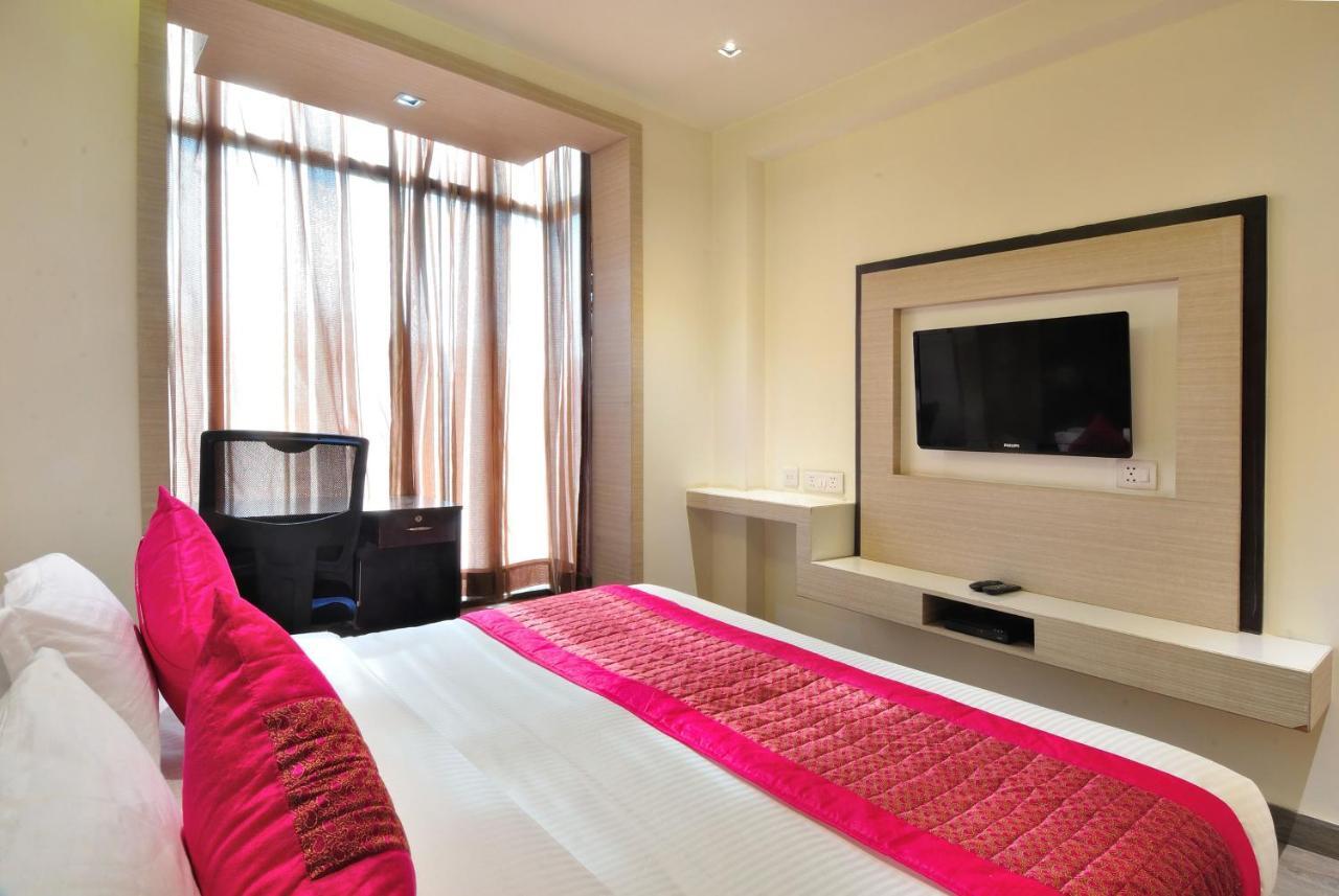 Hotel Royal Grand - Opposite Axis Bank East Patel Nagar Нью-Делі Екстер'єр фото